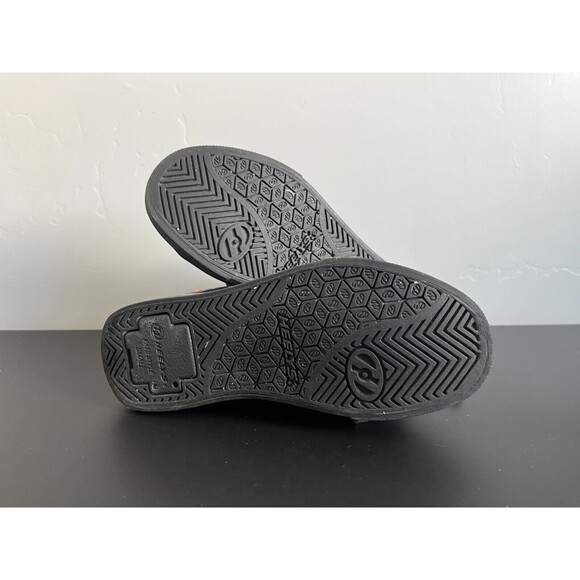 Heelys Hustle The Simpsons Limited Edition Shoes Size Youth‎ 2, Wheels Included - Picture 6 of 8